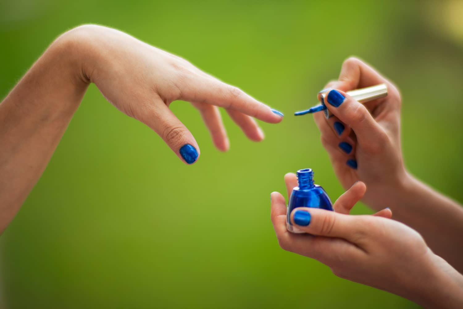 How to Remove Gel Nail Polish Safely
